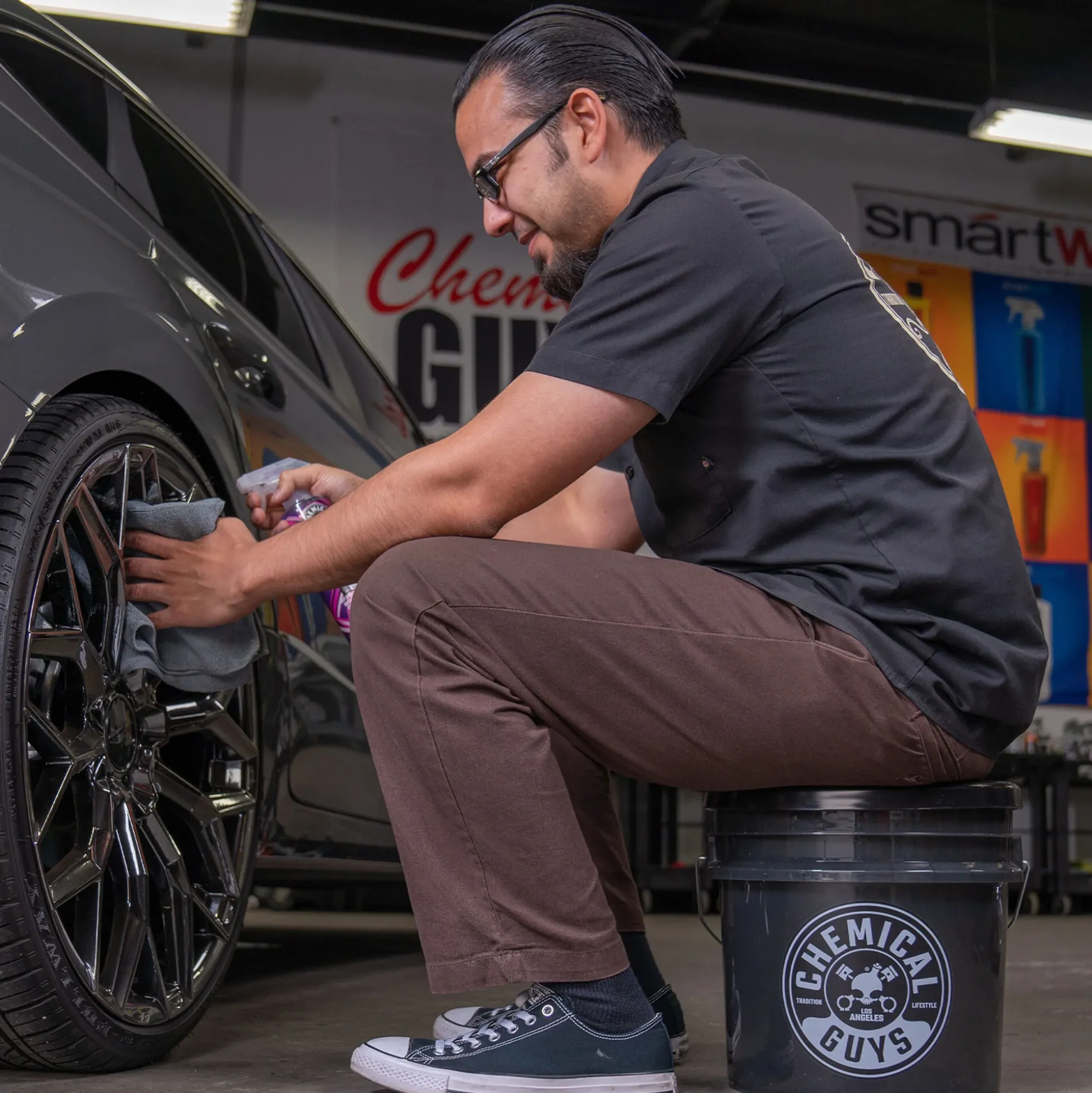 Heavy Duty Ultra Clear Detailing Bucket, 4.25 Gal, Smoked Obsidian Black
