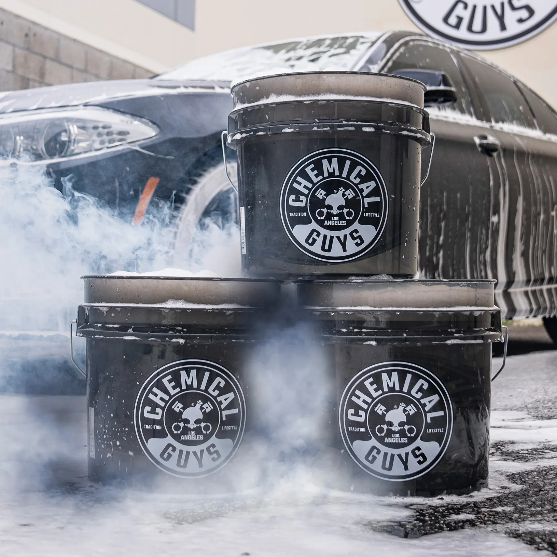 Heavy Duty Ultra Clear Detailing Bucket, 4.25 Gal, Smoked Obsidian Black