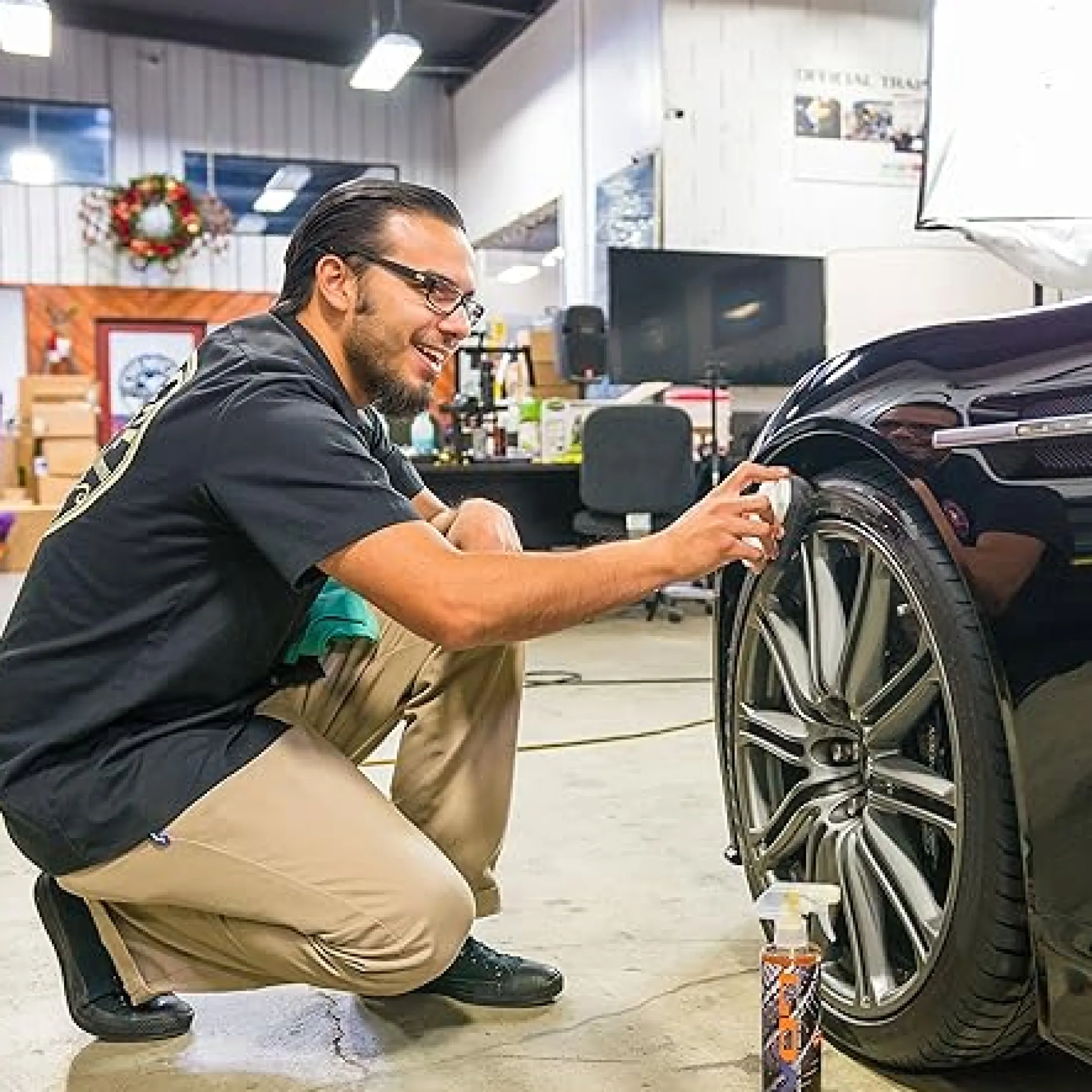 Hybrid V07 Optical Select Wet Tire Shine and Trim Dressing