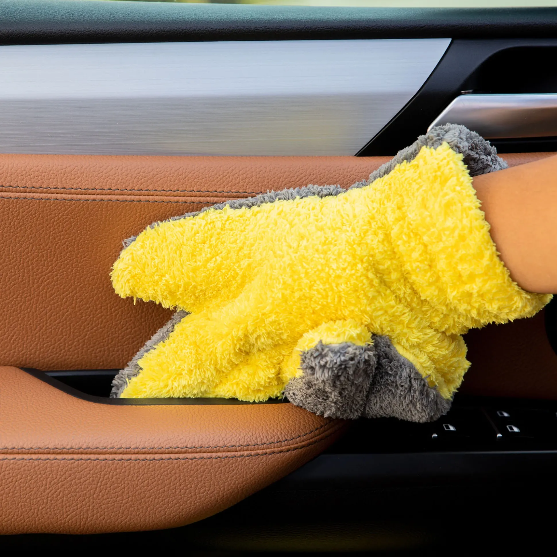 The Stranger Helpful Handy Mitt
